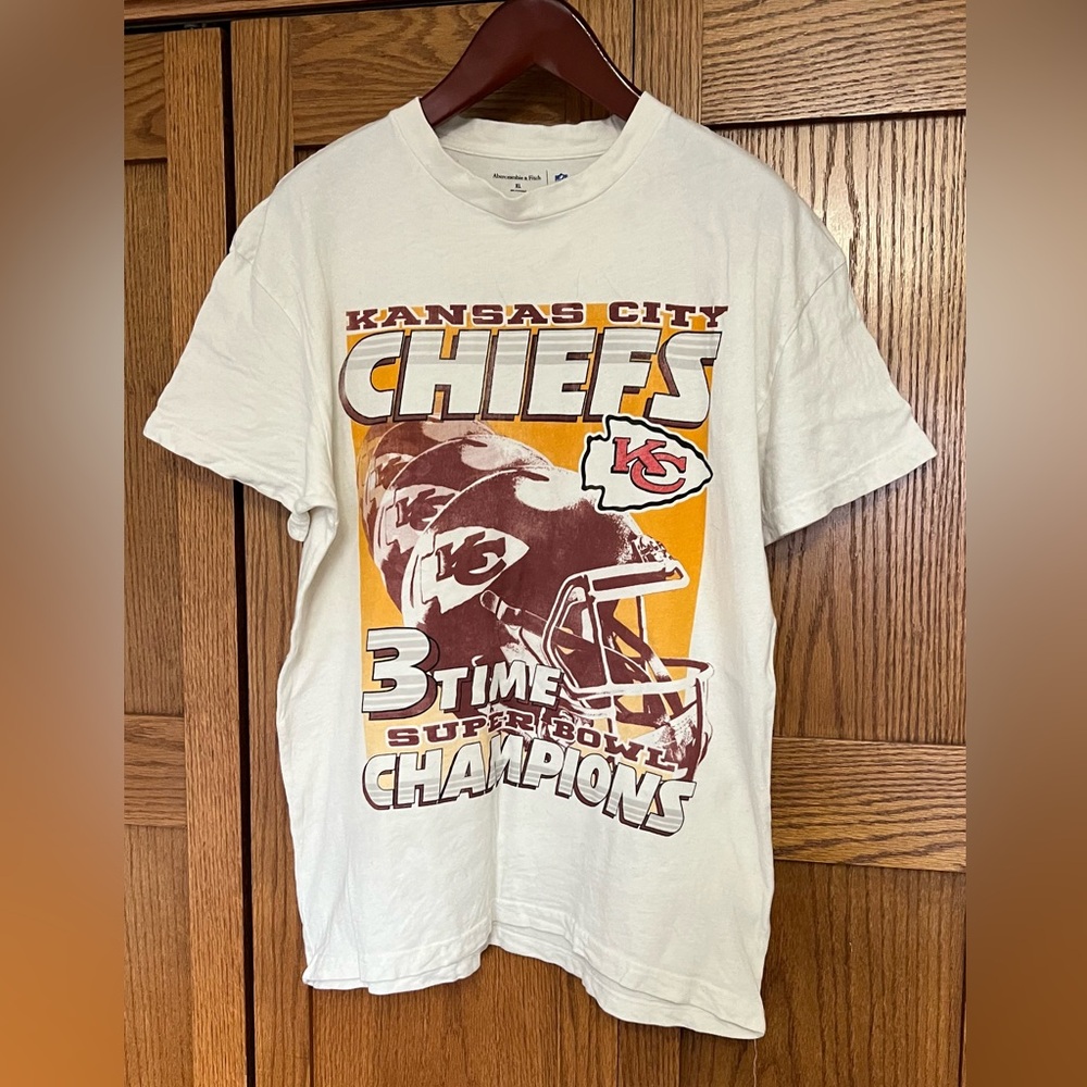 Kansas City Chiefs Abercrombie and Fitch Tee - Picture 1 of 3